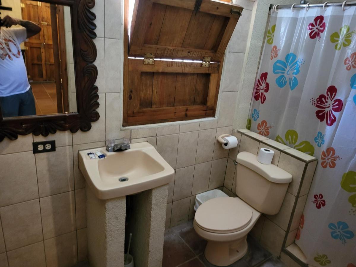 Hostal Casa De Las Gargolas Amapala Eksteriør bilde